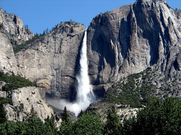 Valle de Yosemite con Media Cúpula — Foto de Stock