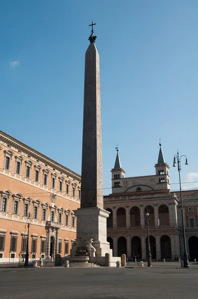 Roma - obelisco de la basílica de Letrán — Foto de Stock