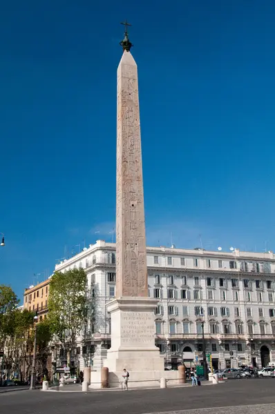 Rom - obelisk von lateran basilika — Stockfoto