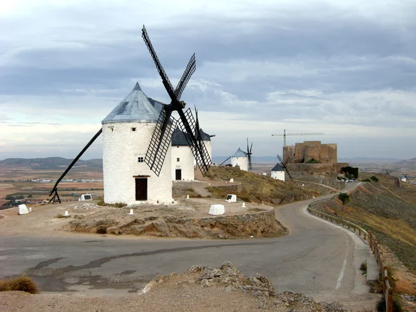 Väderkvarnar, consuegra, Kastilien-la mancha, Spanien — Stockfoto