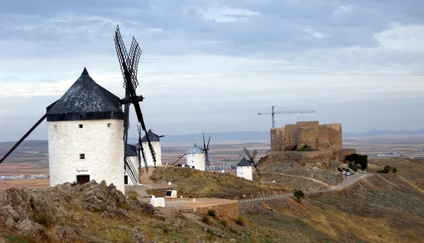 Väderkvarnar, consuegra, Kastilien-la mancha, Spanien — Stockfoto