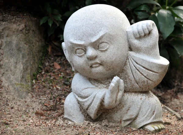 Happy kid standbeeld, japan — Stockfoto