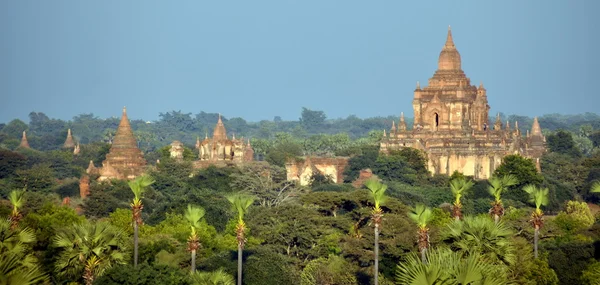 Kuil Bagan saat matahari terbit, Bagan, Myanmar — Stok Foto