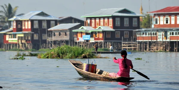 Fishermen on lake Inle — Stock Photo, Image