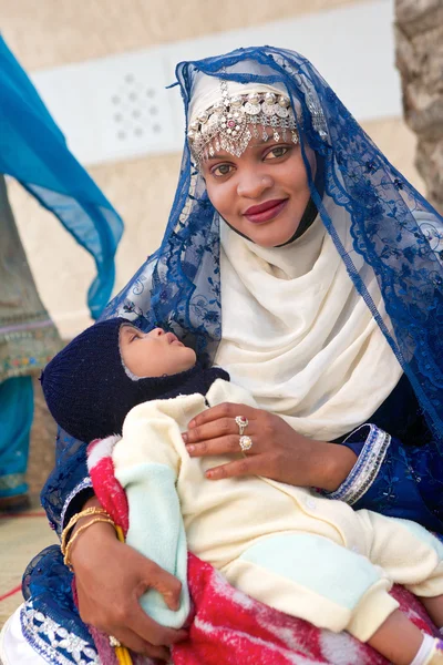 Omani donna e bambino — Foto Stock