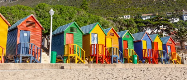 Cabanas Madeira Brilhantemente Pintadas James Beach Perto Cidade Cabo África — Fotografia de Stock