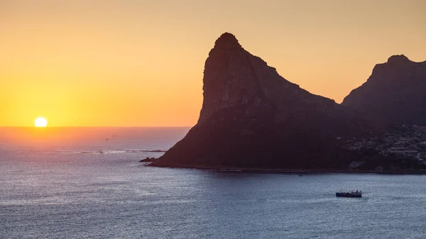 Rybářský Člun Vyplouvá Hout Bay Poblíž Kapského Města Jižní Africe — Stock fotografie