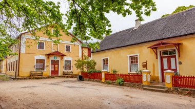 Güney Afrika 'nın ilk ve en eski misyon istasyonu olan Genadendal' daki Cape Dutch tarzında tarihi binalar ve ulusal anıtlar.