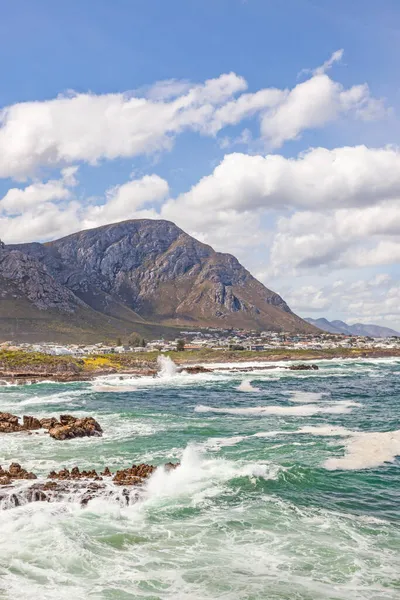 南アフリカ共和国西ケープ州のヘルマノスの観光センター沿いの海岸 — ストック写真