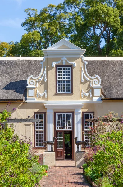 ヴェルゲレン 遠隔地にある という意味 南アフリカ共和国西ケープ州のサマセット ウェストにある歴史あるマンションハウスおよびワイン農園である — ストック写真
