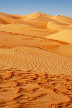 Kumul manzara rub al hali veya boş çeyrek. Umman, Suudi Arabistan, Birleşik Arap Emirlikleri ve yemen straddling, burası dünyanın en büyük Kum Çölü.