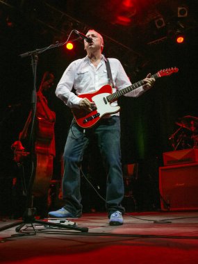 DUBAI, BAE - 25 Mart 2005: Mark Knopfler 3 Mart 2005 'te Dubai' de konser verdi.