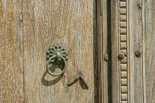 Detalle Una Puerta Antigua Madera Tallada Del Tipo Encontrado Arabia —  Fotos de Stock