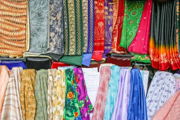 Kleurrijke Stoffen Koop Bij Dubai Textile Souk Dubai Verenigde Arabische — Stockfoto