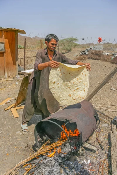 Marbad Uae September 2005 Farm Worker Making Bread Area Marbad — 图库照片