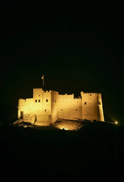 Fujairah Fort Nell Omonimo Emirato Degli Emirati Arabi Uniti Illuminato — Foto Stock