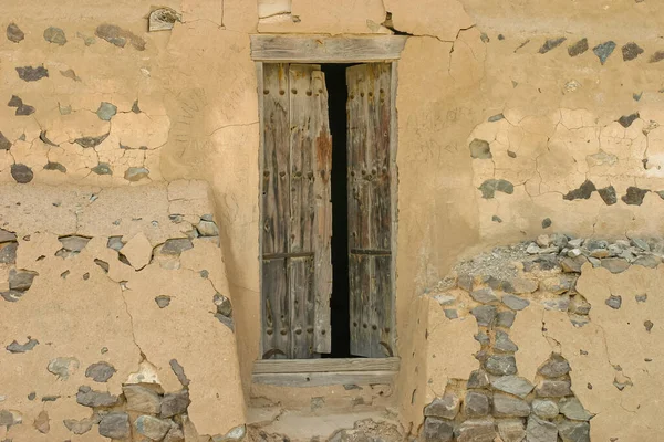 阿拉伯联合酋长国富查伊拉酋长国Wadi Hayl城堡上方防御塔的旧门 — 图库照片