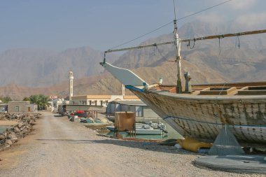 Shaam 'da bir dhow, Kuzey Ras Al Khaimah' da bir balıkçı köyü, Birleşik Arap Emirlikleri. Al Shaam olarak da bilinir, Umman Sultanlığı sınırına yakındır.