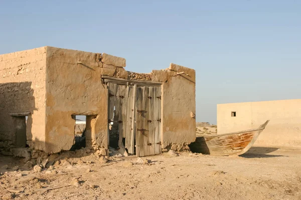 Ein Alter Schuppen Und Ein Fischerboot Jazirat Hamra Einer Stadt — Stockfoto