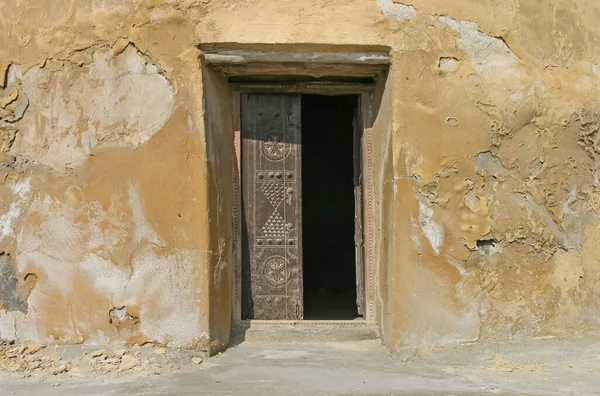 Stare Drzwi Strażnicy Rams Przedmieściach Ras Khaimah Zjednoczonych Emiratach Arabskich — Zdjęcie stockowe