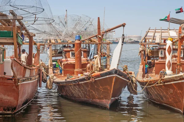 Dhows Tradicionales Pesca Cargados Gargours Trampas Pescado Cerca Del Puente — Foto de Stock