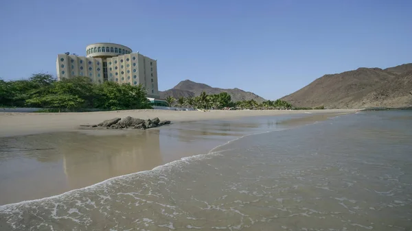 Sharjah Uae February 2005 Oceanic Hotel Faces Beach Emirate Sharjah — Stock Photo, Image