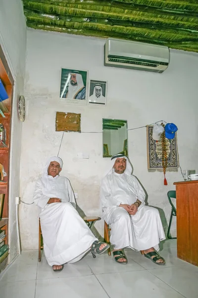 Sharjah Uae April 2005 Two Arab Men Relaxing Room City — 스톡 사진