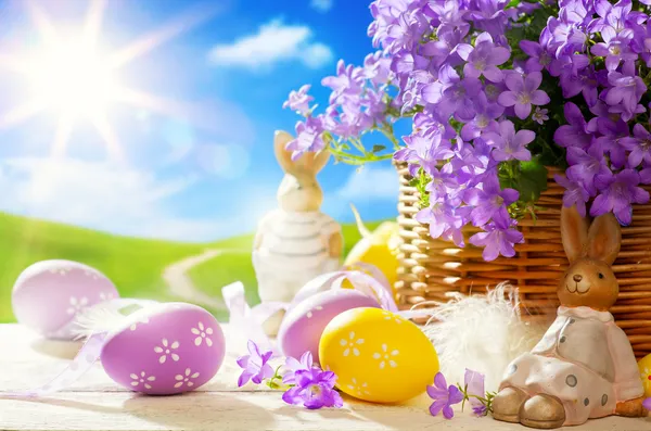 Art Easter bunny and Easter eggs — Stock Photo, Image