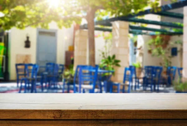 Empty Wooden Deck Table Traditional Italian Mediterranean Restaurant Background — Stock Fotó