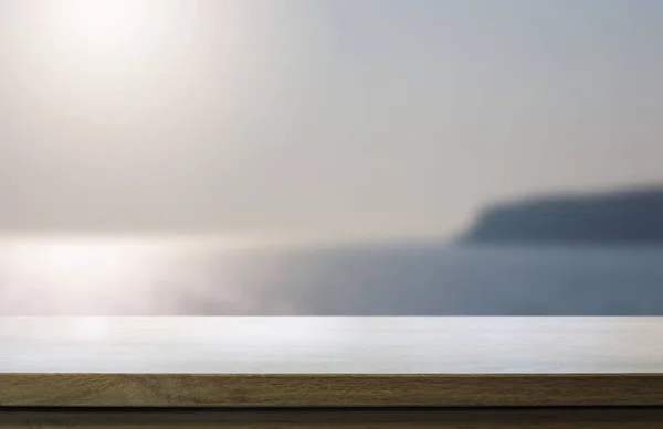Leerer Holztisch Auf Verschwommenem Hintergrund Mit Sonnigem Meerblick — Stockfoto