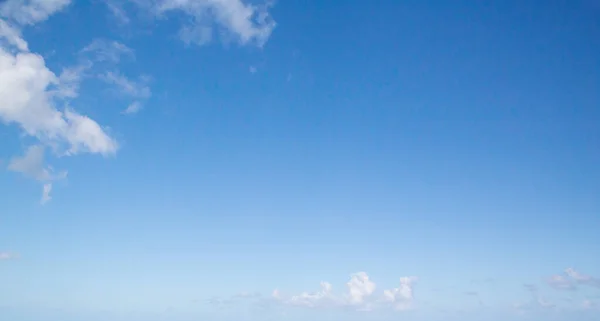 Abstract Beautiful Summer Clouds Blue Sky Backgroun — Fotografia de Stock