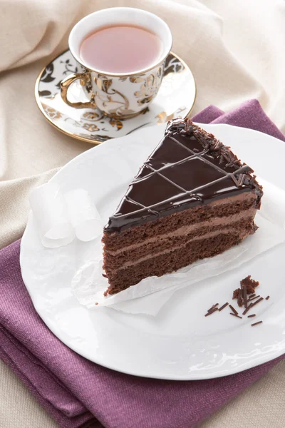 Delicioso pastel de chocolate y té — Foto de Stock