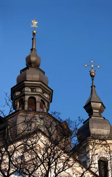 Christliches Kreuz und Wetterhahn — Stockfoto