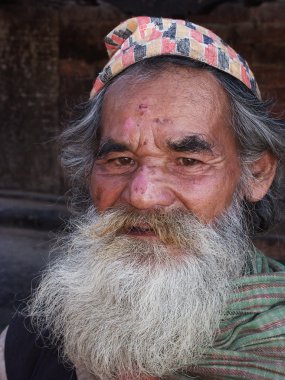 dhaka topi ile Nepal oldman