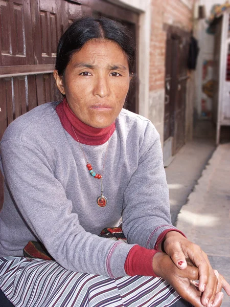 Mulher nepalesa na rua — Fotografia de Stock