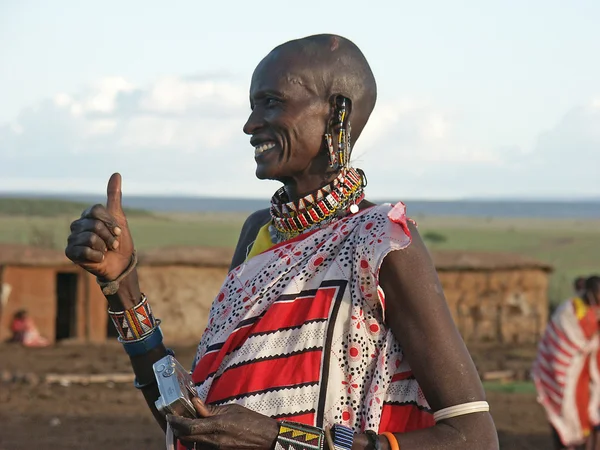 Massai-Mann mit Kamera — Stockfoto