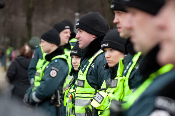 Omkring 200 poliser garanteras säkerhet under mars — Stockfoto