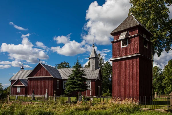 리투아니아의 Duokiskis 마을에 세인트앤 Wooden Annes Church 1906 건축되었다 — 스톡 사진