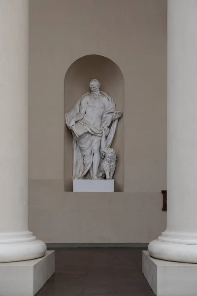 Памятник Евангелисту Марку Стене Вильнюсского Собора Собор Святого Станислава Святого — стоковое фото