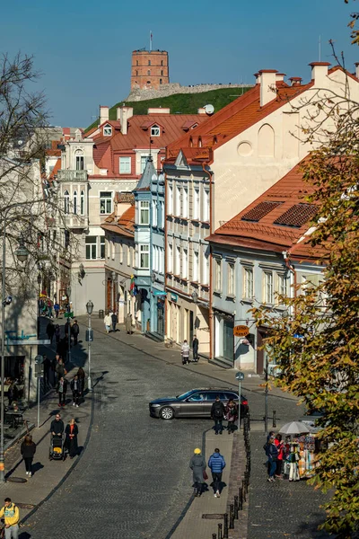 Βίλνιους Λιθουανία Οκτωβρίου 2021 Τουρίστες Περπατούν Στην Οδό Pilies Τον — Φωτογραφία Αρχείου