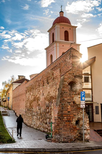 Vilnius Litauen Oktober 2021 Mittelalterliche Stadtmauer Von Vilnius Subaciaus Tor — Stockfoto