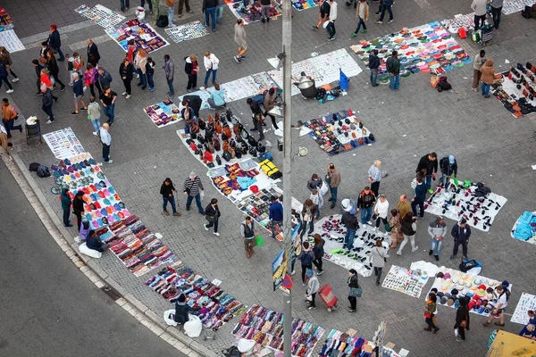 Barcelona Spanje Oktober 2015 Immigranten Verkopen Namaakgoederen Namaakproducten Straten Van — Stockfoto