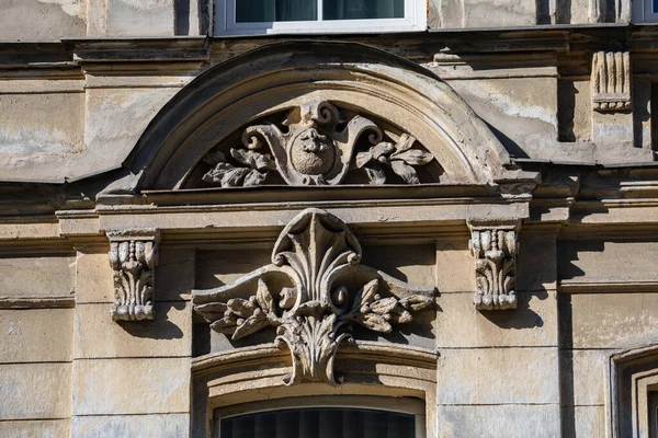 Gebäude Mit Kunstvollen Architektonischen Elementen Der Gediminas Allee Vilnius Litauen — Stockfoto