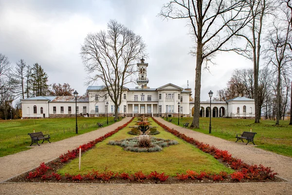 Birzai Litouwen Oktober 2021 Herfstbeeld Van Historisch Astravas Landhuis Birzai Rechtenvrije Stockfoto's