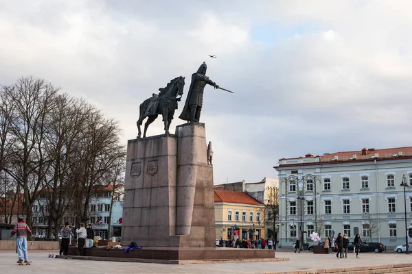 Vilnius Litvánia 2022 Február Gediminas Nagyherceg Emlékműve Vilnius Katedrális Terén — Stock Fotó