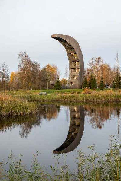 Höstlandskap Med Ett Ikoniskt Månformat Utsiktstorn Kirkilais Sjöpark Litauen Kirkilai — Stockfoto