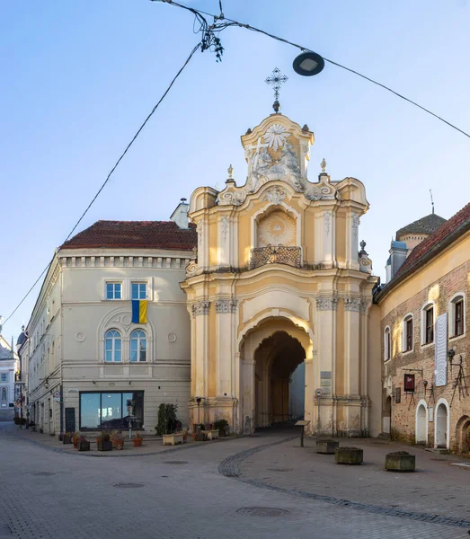 Vilnius Lituânia Fevereiro 2022 Porta Basiliana Que Leva Mosteiro Igreja — Fotografia de Stock