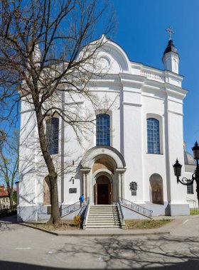 Vilnius, Litvanya - 30 Nisan 2022: Vilnius 'taki Yunan Katolik Kutsal Üçlü Kilisesi.