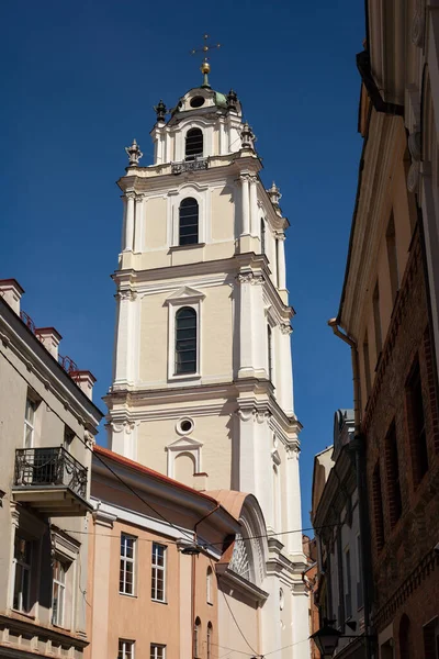 Πύργος Belfry Της Εκκλησίας Του Αγίου Ιωάννη Στο Βίλνιους Λιθουανία — Φωτογραφία Αρχείου