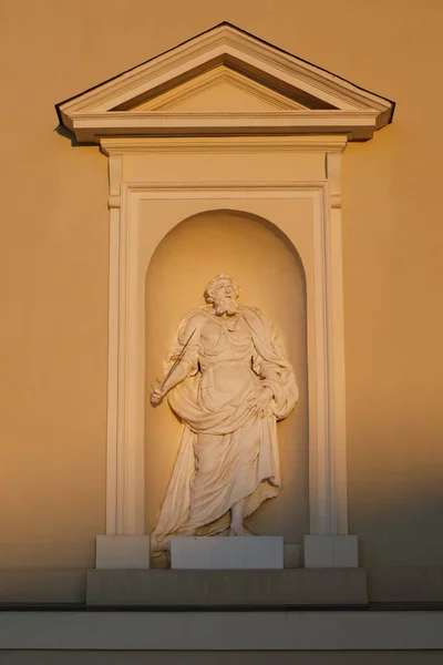 Pomnik Abrahama Ścianie Katedry Wileńskiej Litwa Ciepłe Światło Zachodu Słońca — Zdjęcie stockowe